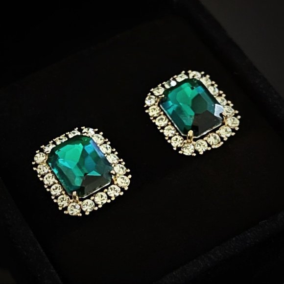 ✨Stunning 12k GP Cubic Zirconia Stud Earrings - Picture 3 of 3